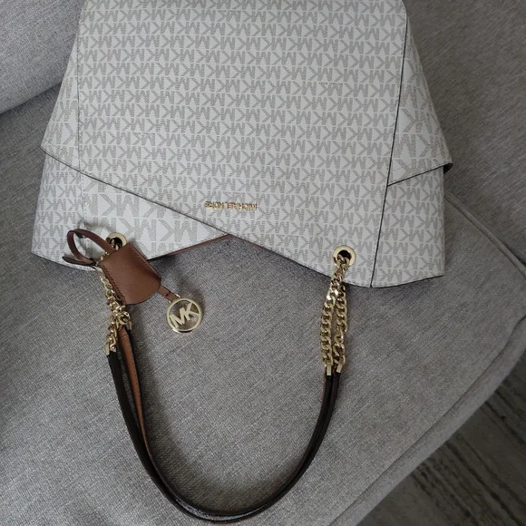 Michael Kors Jet Set Travel Tote Bag - Picture 11 of 11